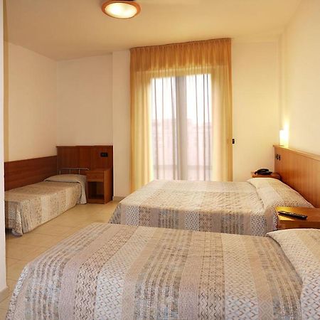 Hotel Alla Rotonda Лидо-ди-Езоло Экстерьер фото