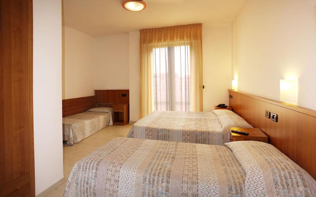 Hotel Alla Rotonda Лидо-ди-Езоло Экстерьер фото