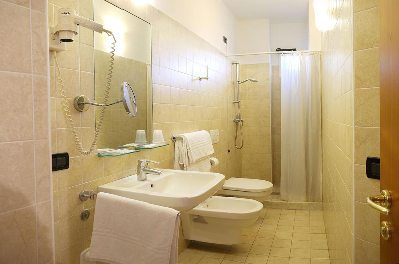 Hotel Alla Rotonda Лидо-ди-Езоло Экстерьер фото