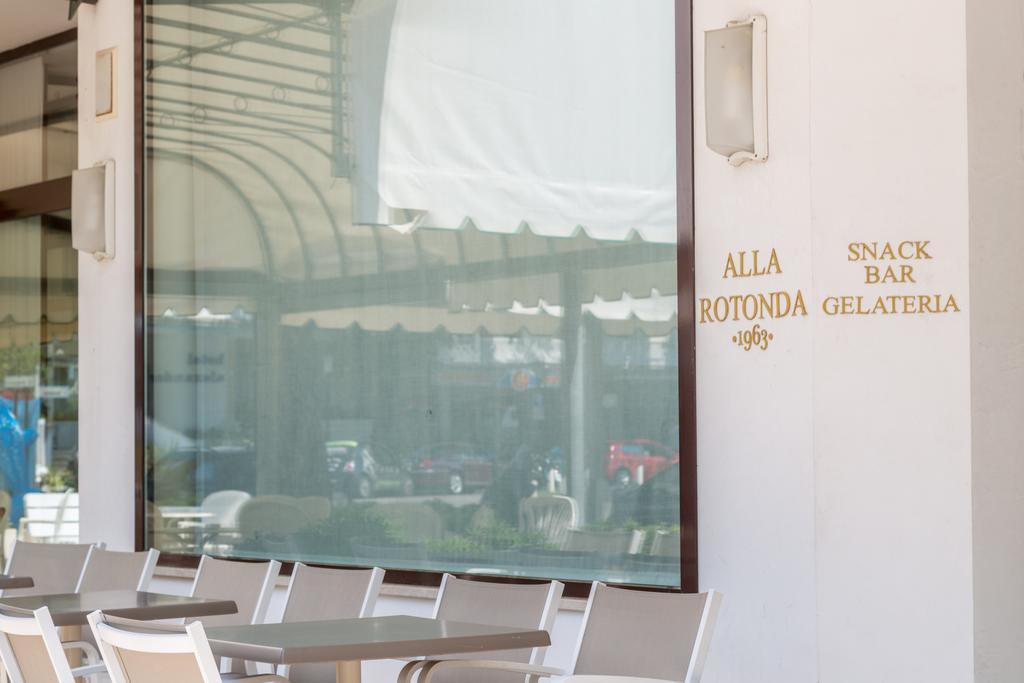 Hotel Alla Rotonda Лидо-ди-Езоло Экстерьер фото