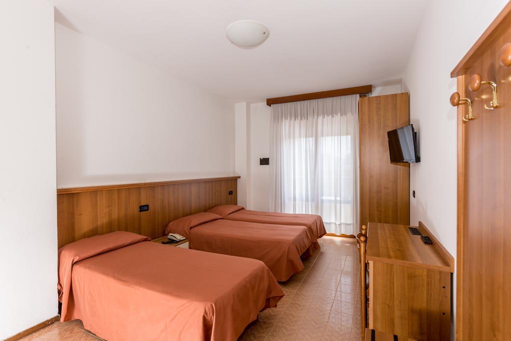 Hotel Alla Rotonda Лидо-ди-Езоло Экстерьер фото