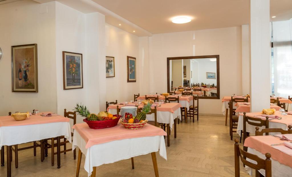 Hotel Alla Rotonda Лидо-ди-Езоло Экстерьер фото