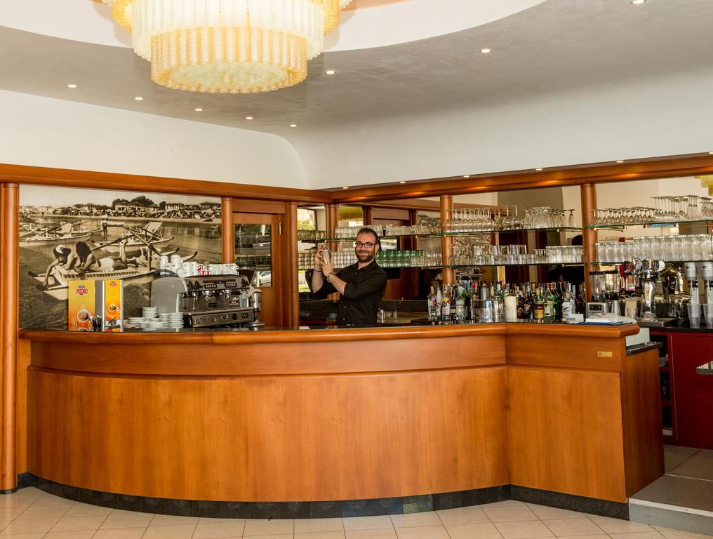 Hotel Alla Rotonda Лидо-ди-Езоло Экстерьер фото