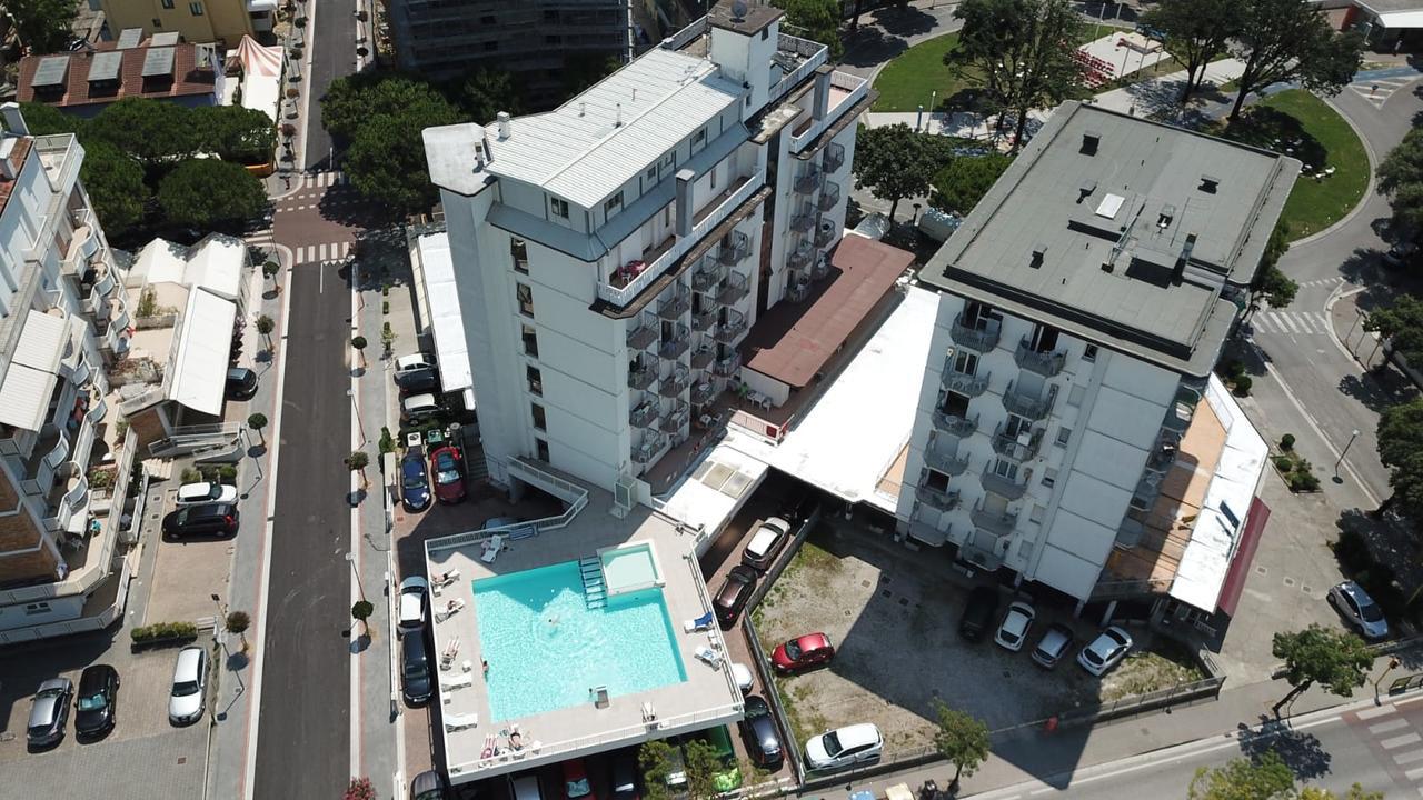 Hotel Alla Rotonda Лидо-ди-Езоло Экстерьер фото